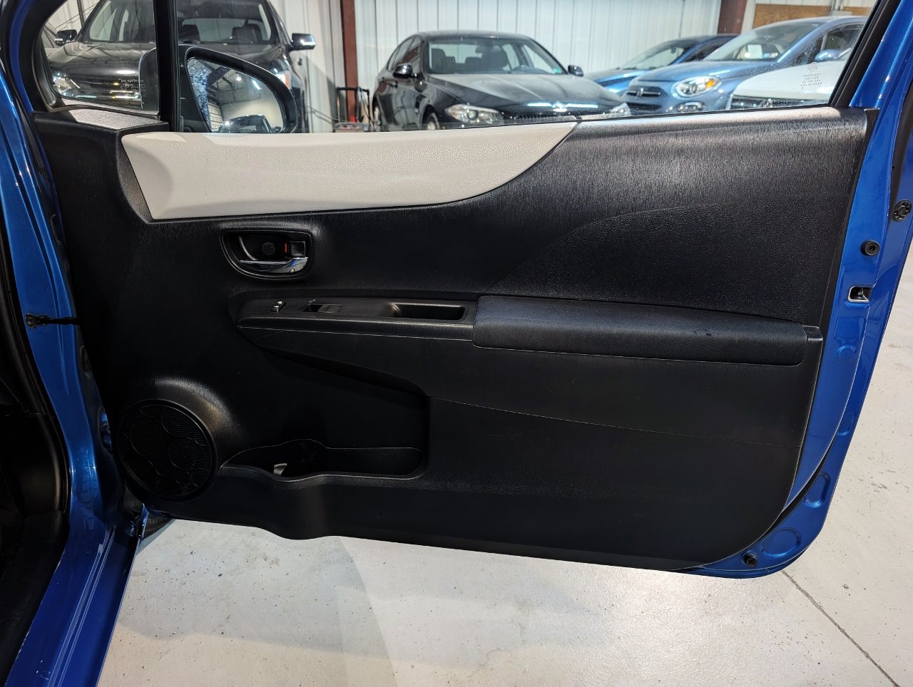 Used 2014 Toyota Yaris LE FWD image 18