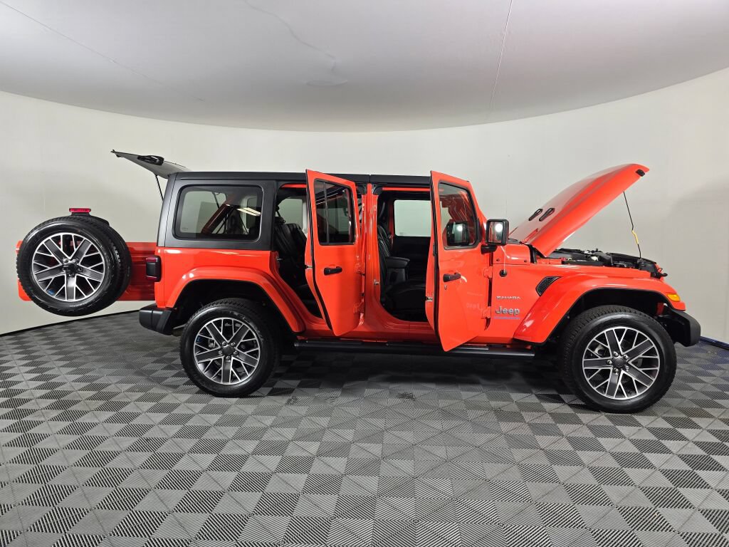 Used 2023 Jeep Wrangler Unlimited Sahara AWD/4WD image 20