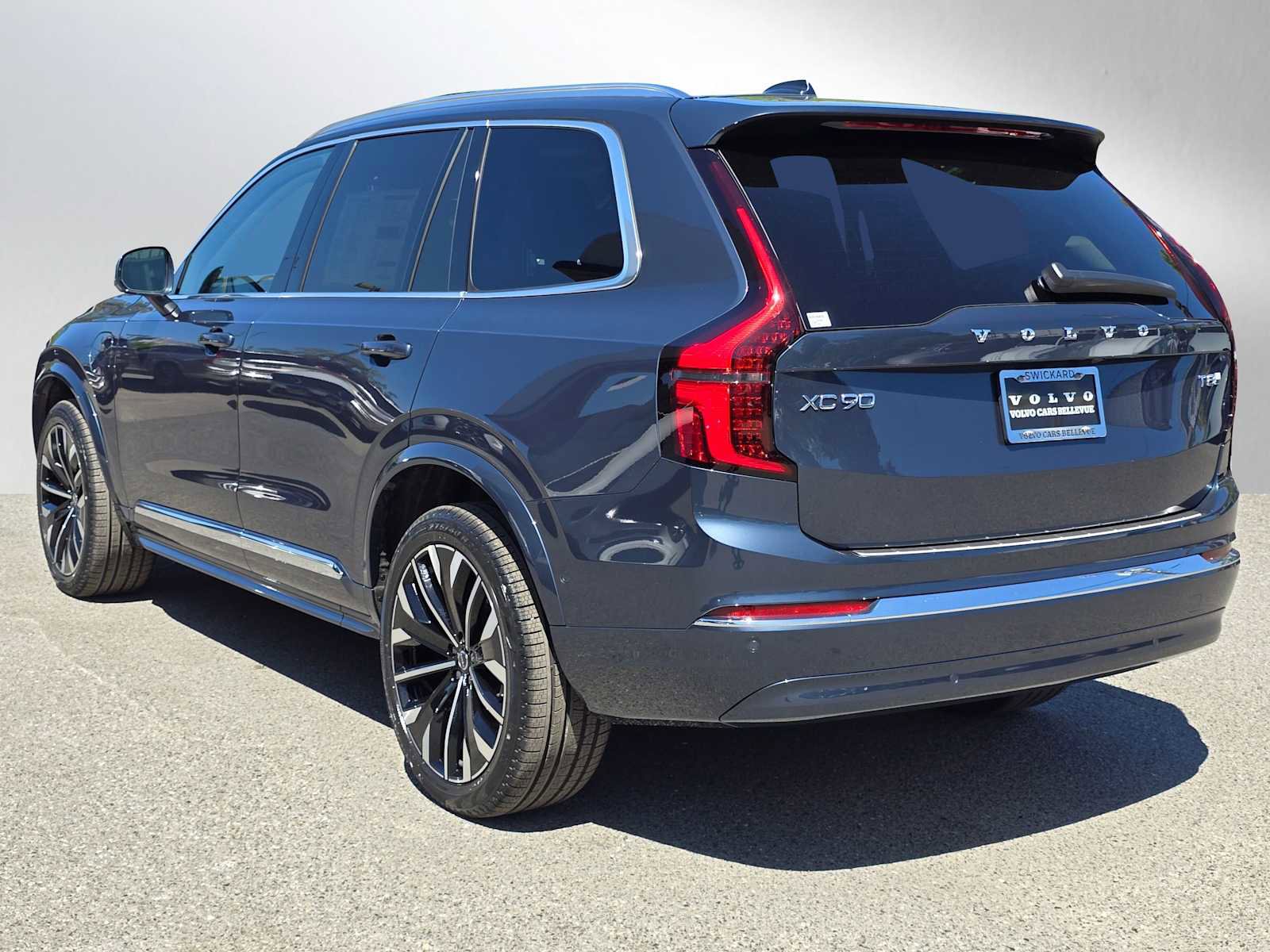 New 2026 Volvo XC90 T8 Plus w/ Protection Package Premier AWD/4WD image 5
