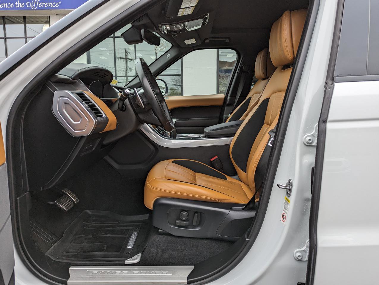 Used 2019 Land Rover Range Rover Sport Supercharged AWD/4WD image 12