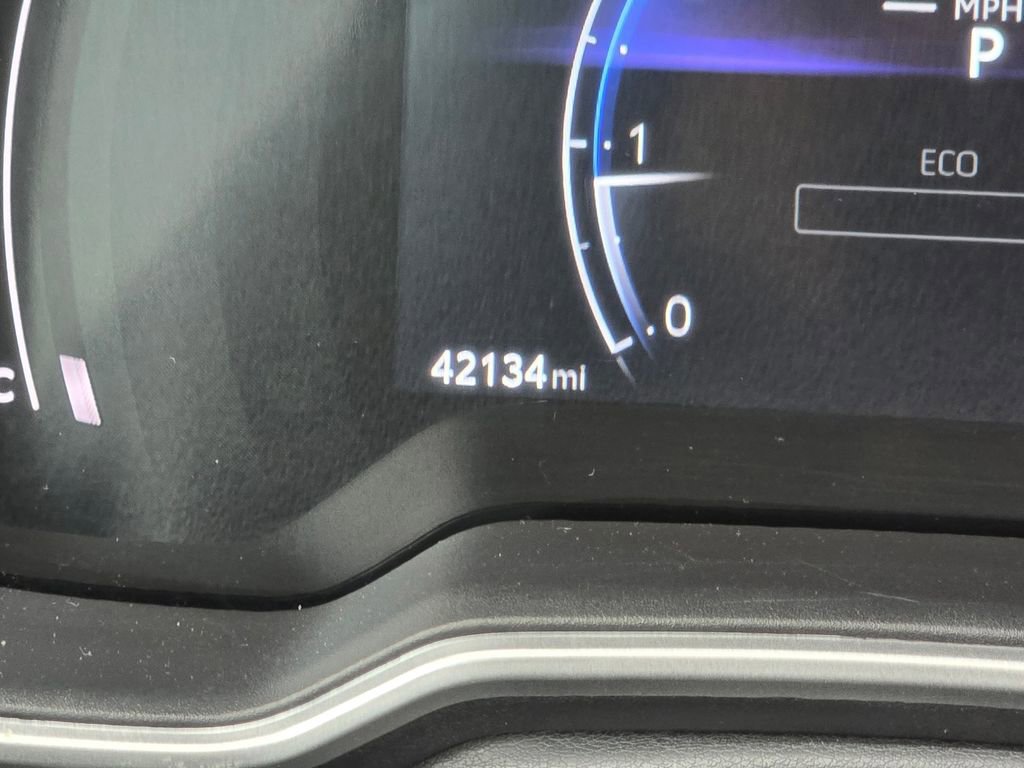 Used 2024 Toyota Corolla Cross XLE w/ Convenience Package image 29