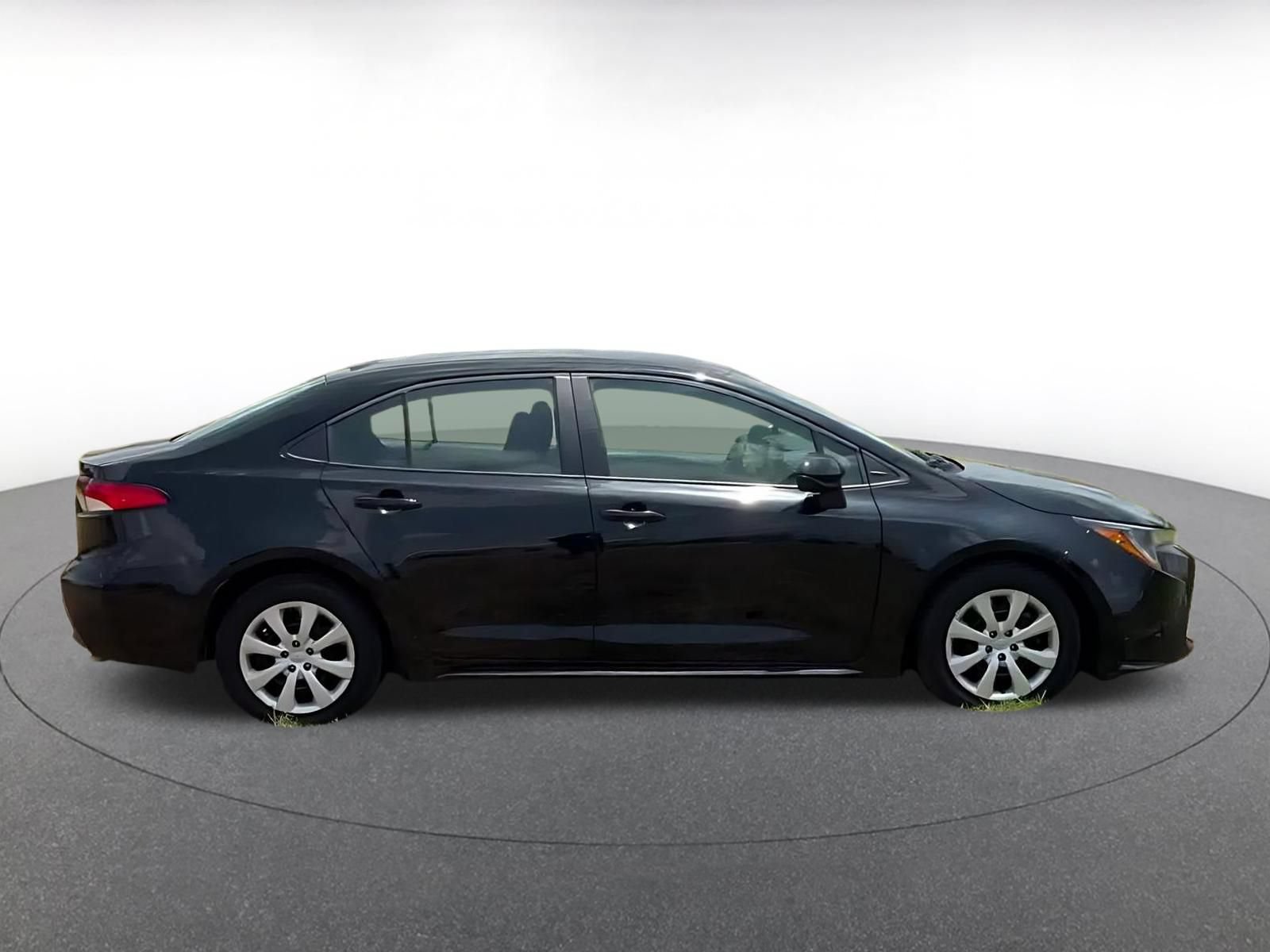 Used 2025 Toyota Corolla LE FWD image 15