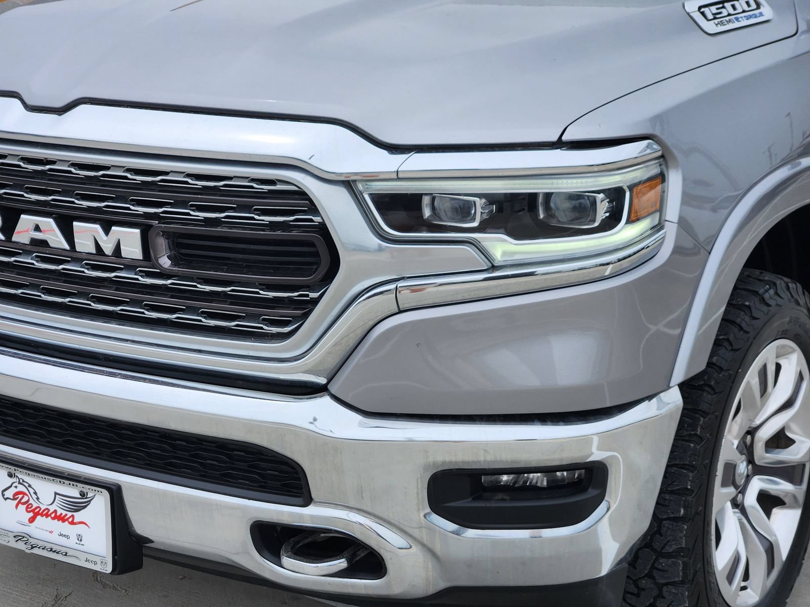 Used 2024 RAM 1500 Limited AWD/4WD image 9