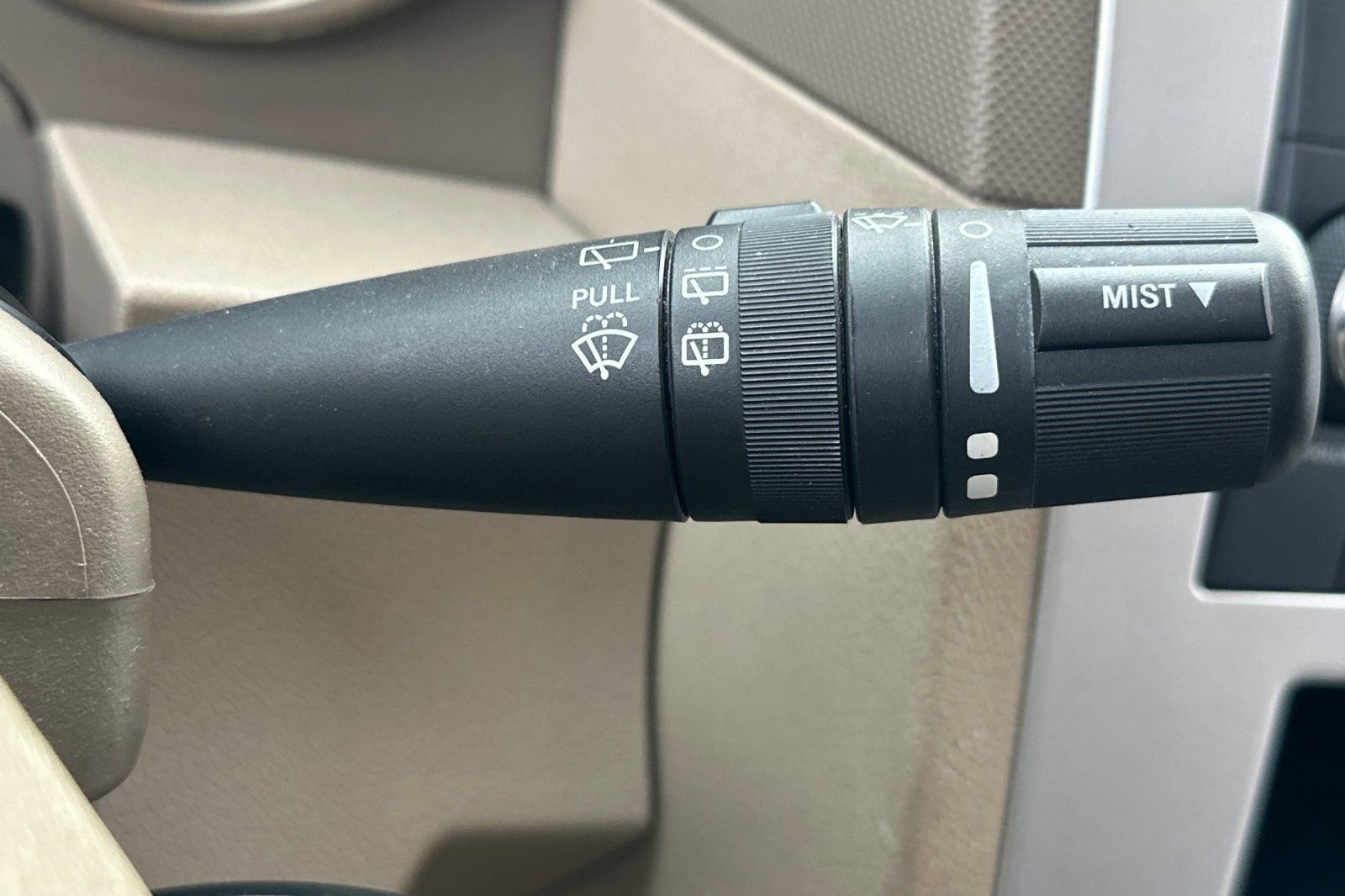 Used 2009 Dodge Caliber SXT image 29