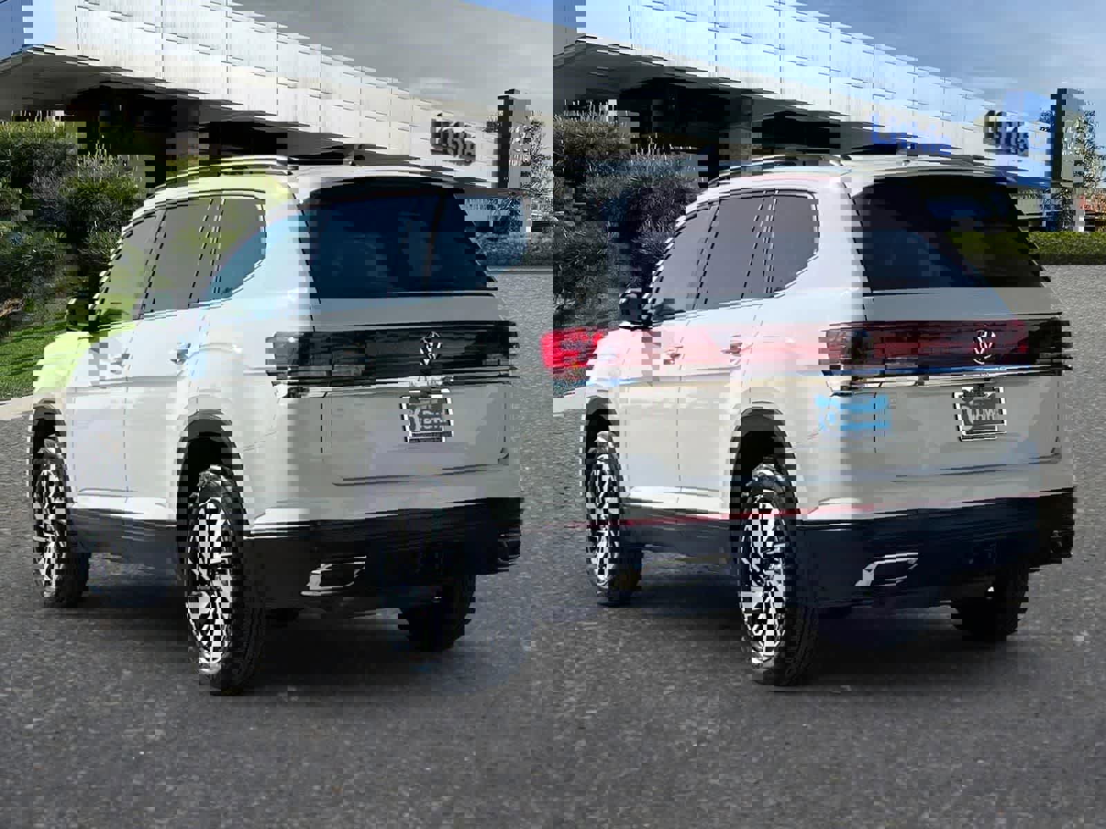 Used 2025 Volkswagen Atlas SE image 7