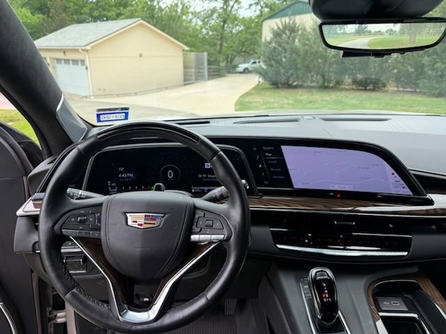Used 2024 Cadillac Escalade Premium Luxury Platinum w/ Heavy-Duty Trailer Package image 5