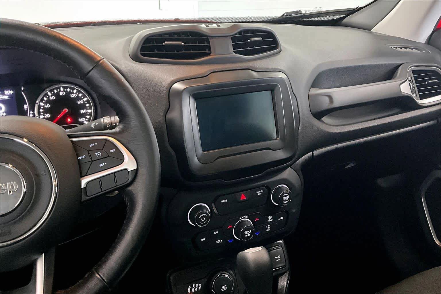 Used 2018 Jeep Renegade Latitude w/ Cold Weather Group AWD/4WD image 13