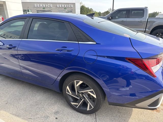 Used 2024 Hyundai Elantra Limited image 12