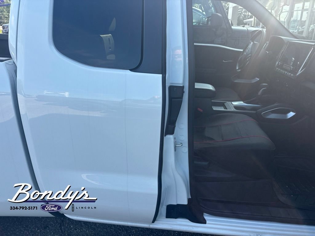Used 2025 Nissan Frontier SV RWD image 5