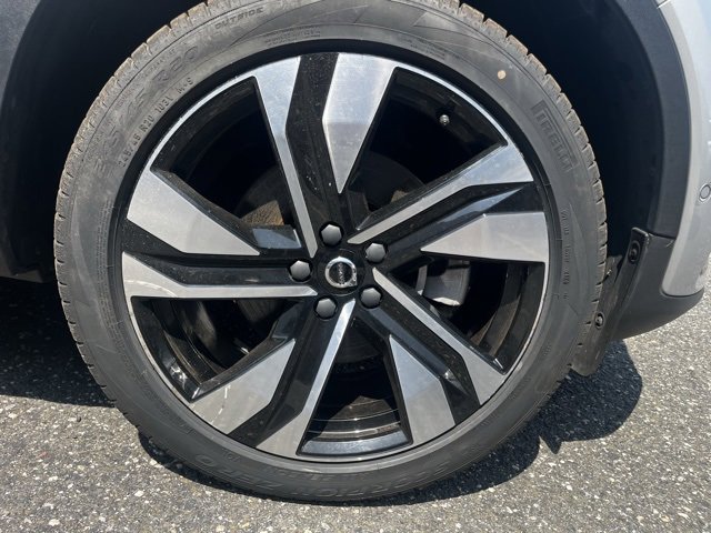 Certified 2023 Volvo XC40 B5 Plus w/ Protection Package Premier image 11