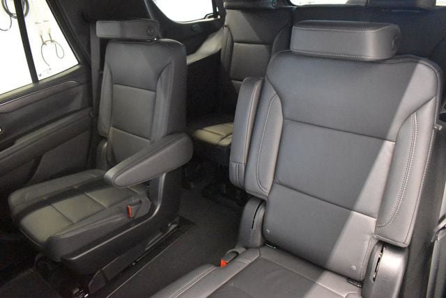 Used 2024 Chevrolet Tahoe Z71 w/ Luxury Package AWD/4WD image 7