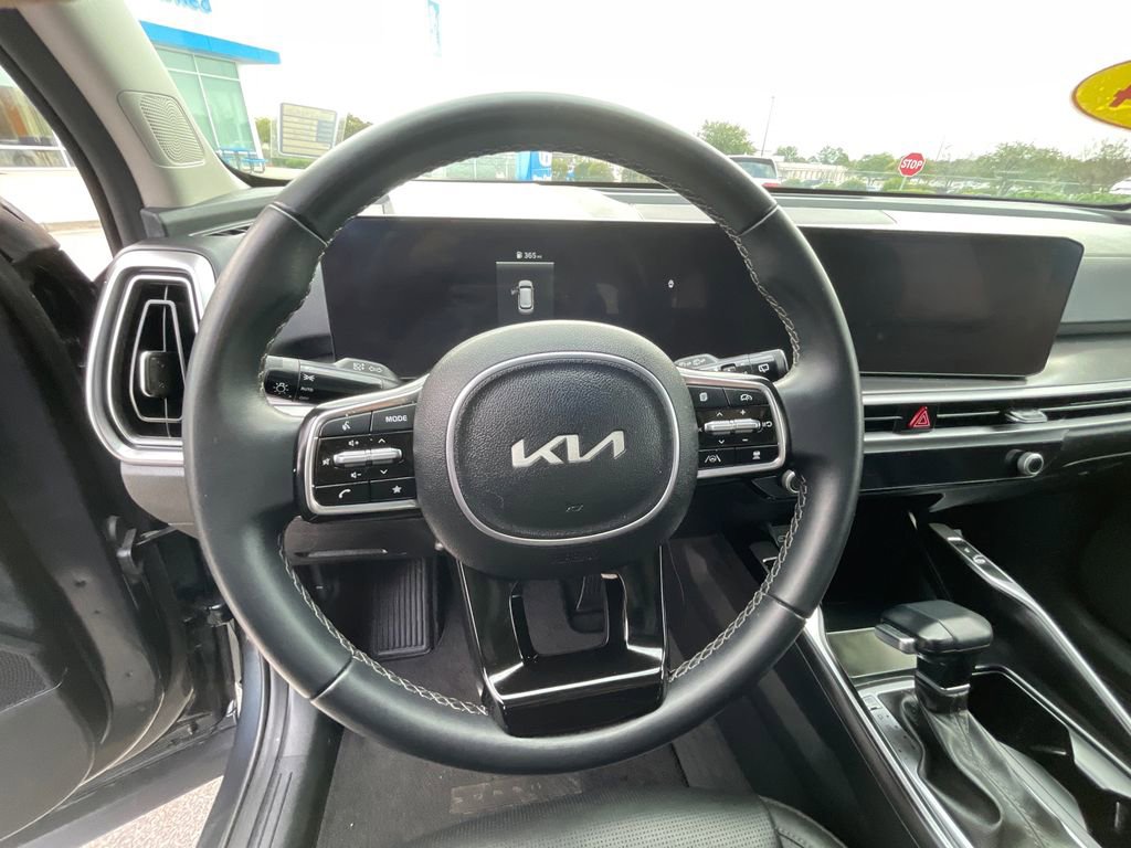 Used 2024 Kia Sorento S image 32