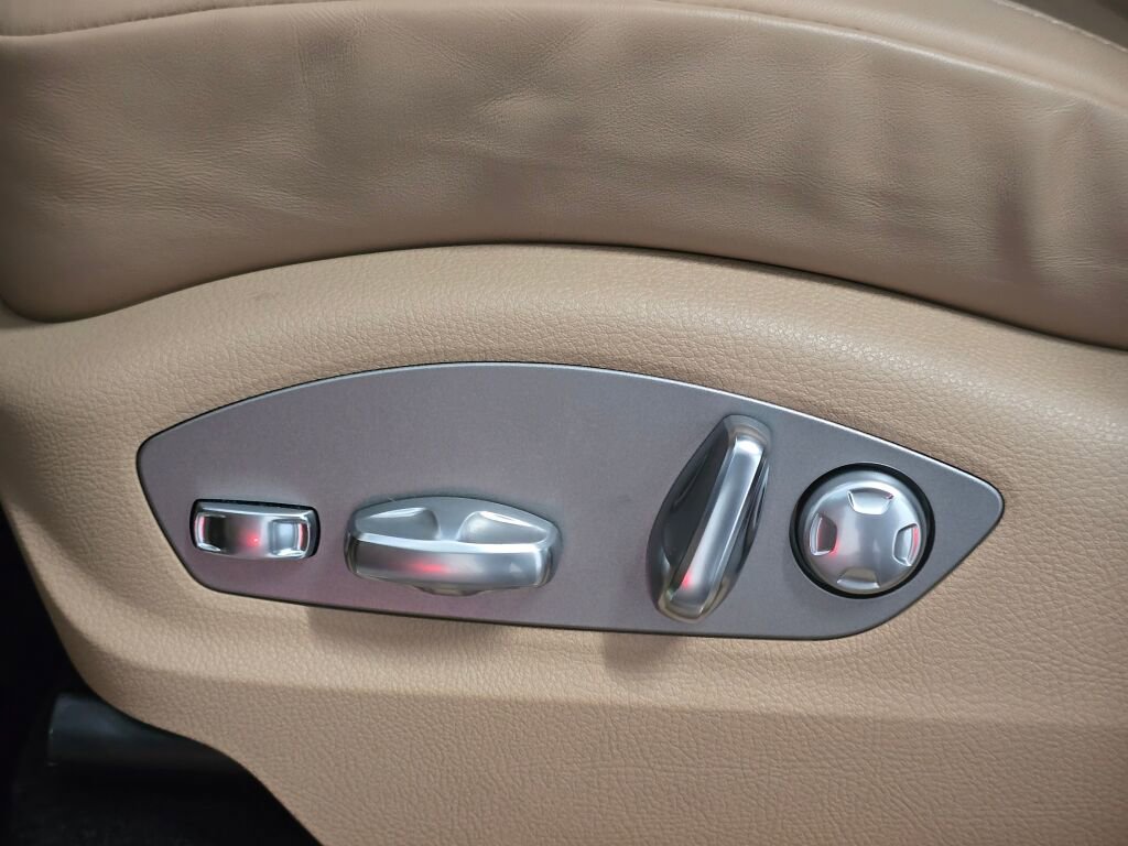 Certified 2025 Porsche Macan image 35
