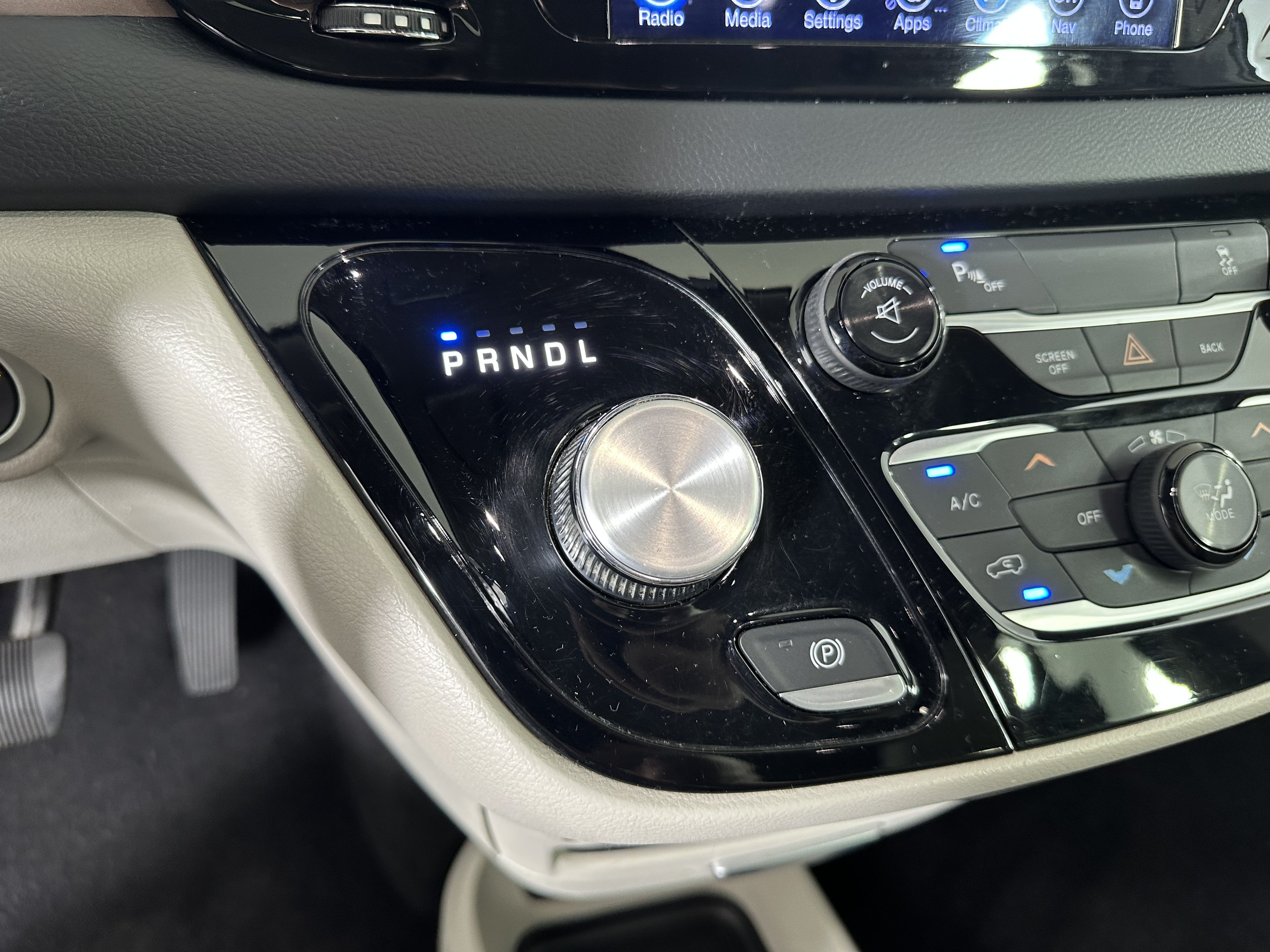 Used 2017 Chrysler Pacifica Touring w/ Tire & Wheel Group FWD image 20