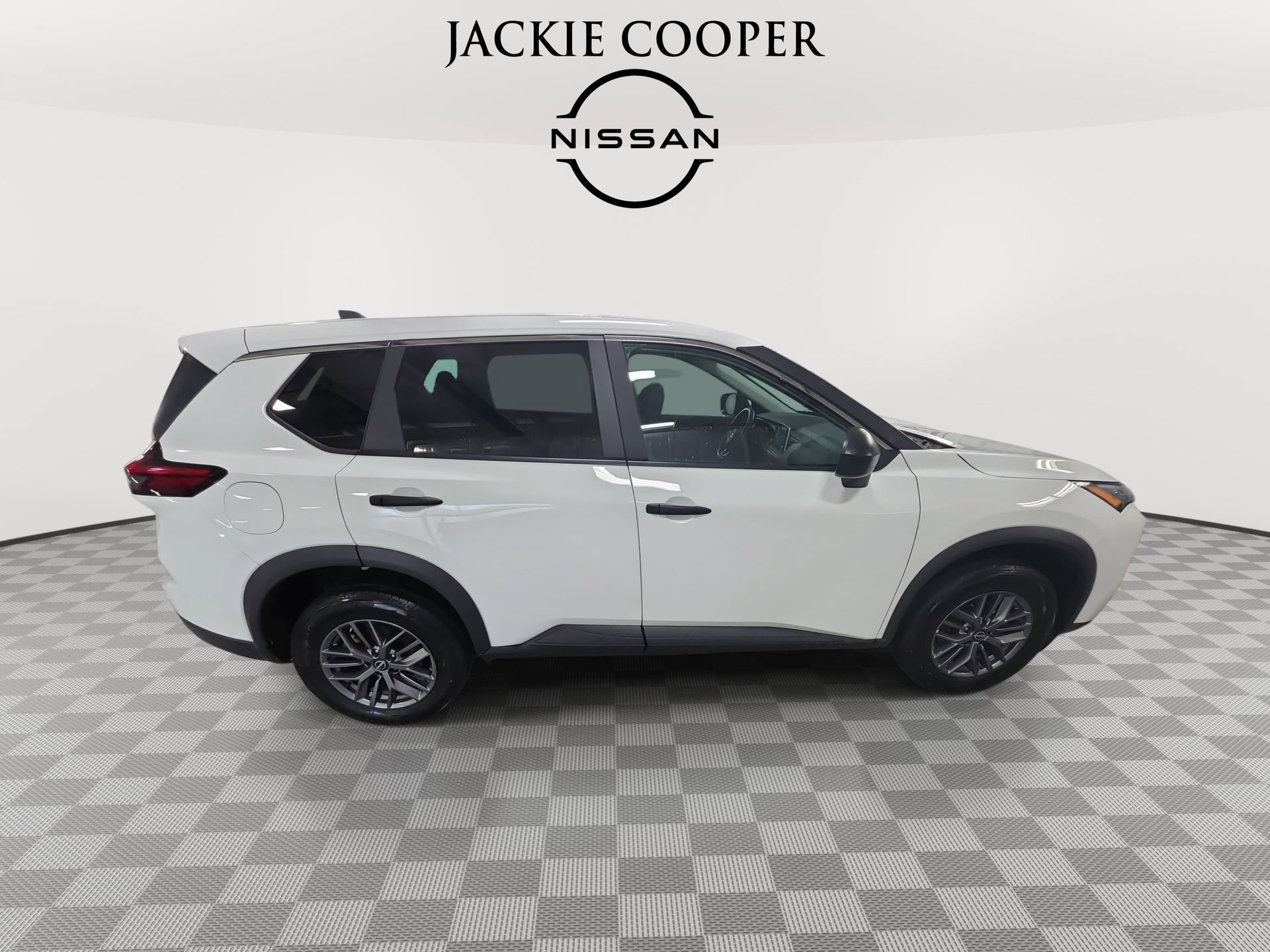 Used 2024 Nissan Rogue S AWD/4WD image 4