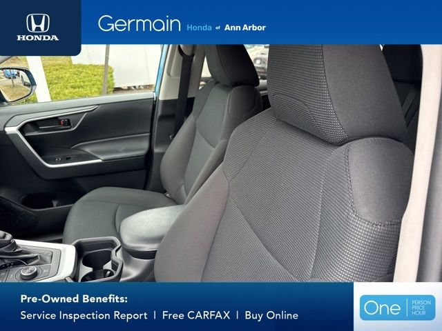 Used 2021 Toyota RAV4 LE image 17