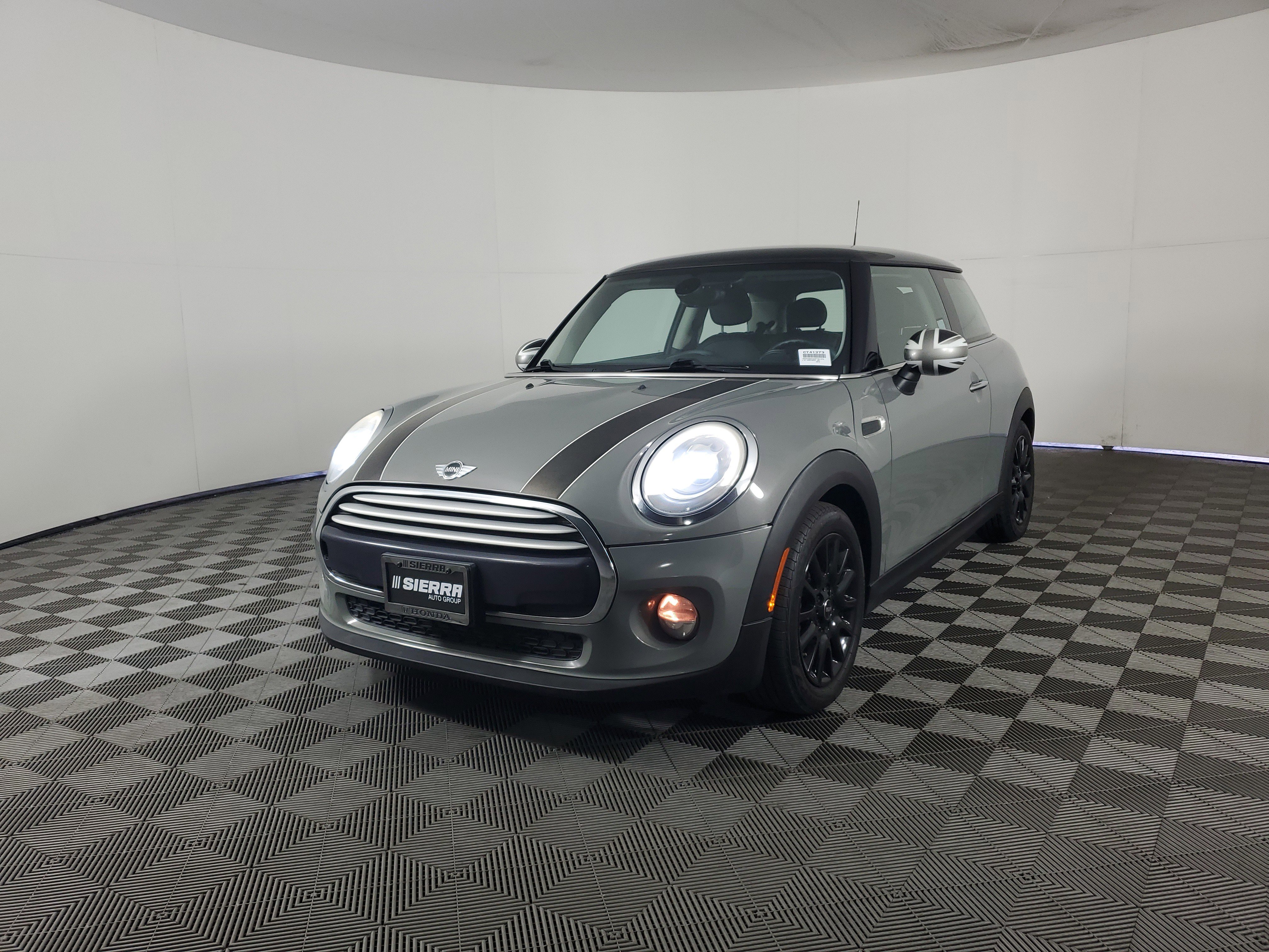 Used 2015 MINI Cooper 2-Door Hardtop image 8