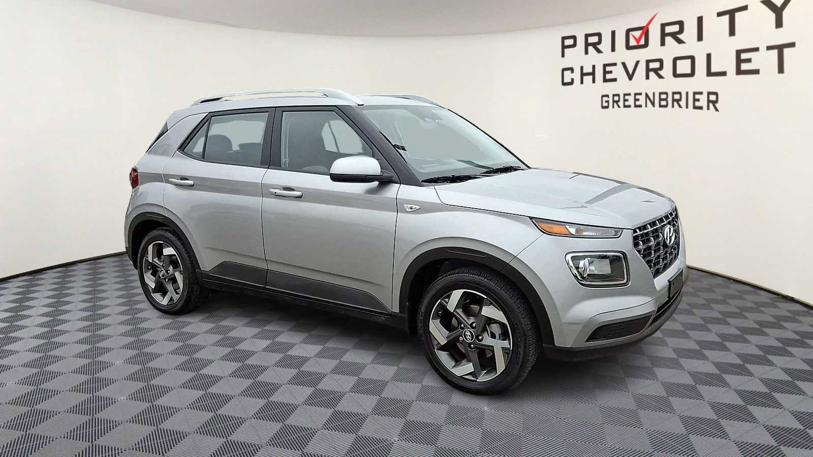 Used 2025 Hyundai Venue SEL image 2