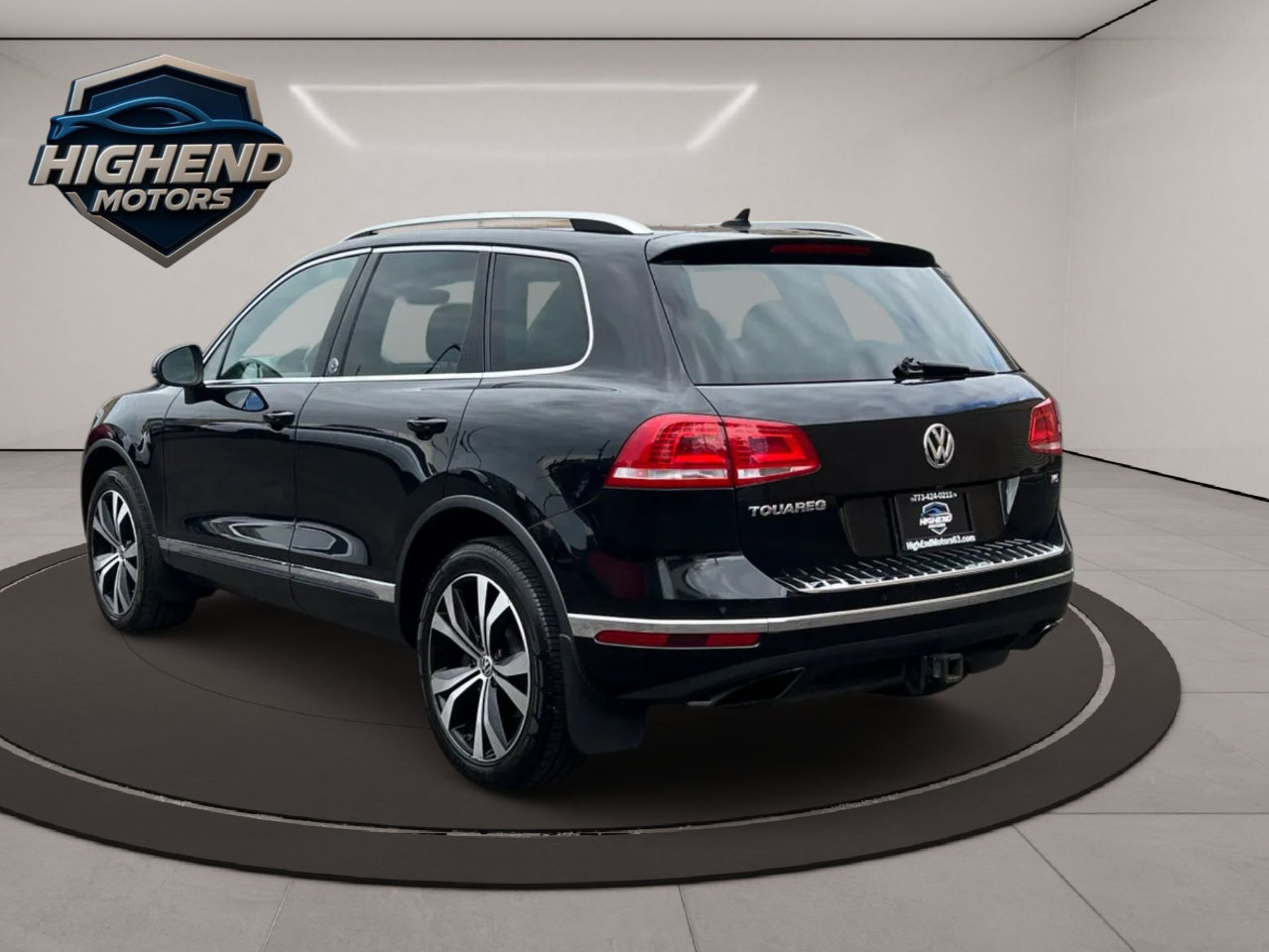 Used 2017 Volkswagen Touareg Wolfsburg Edition image 4