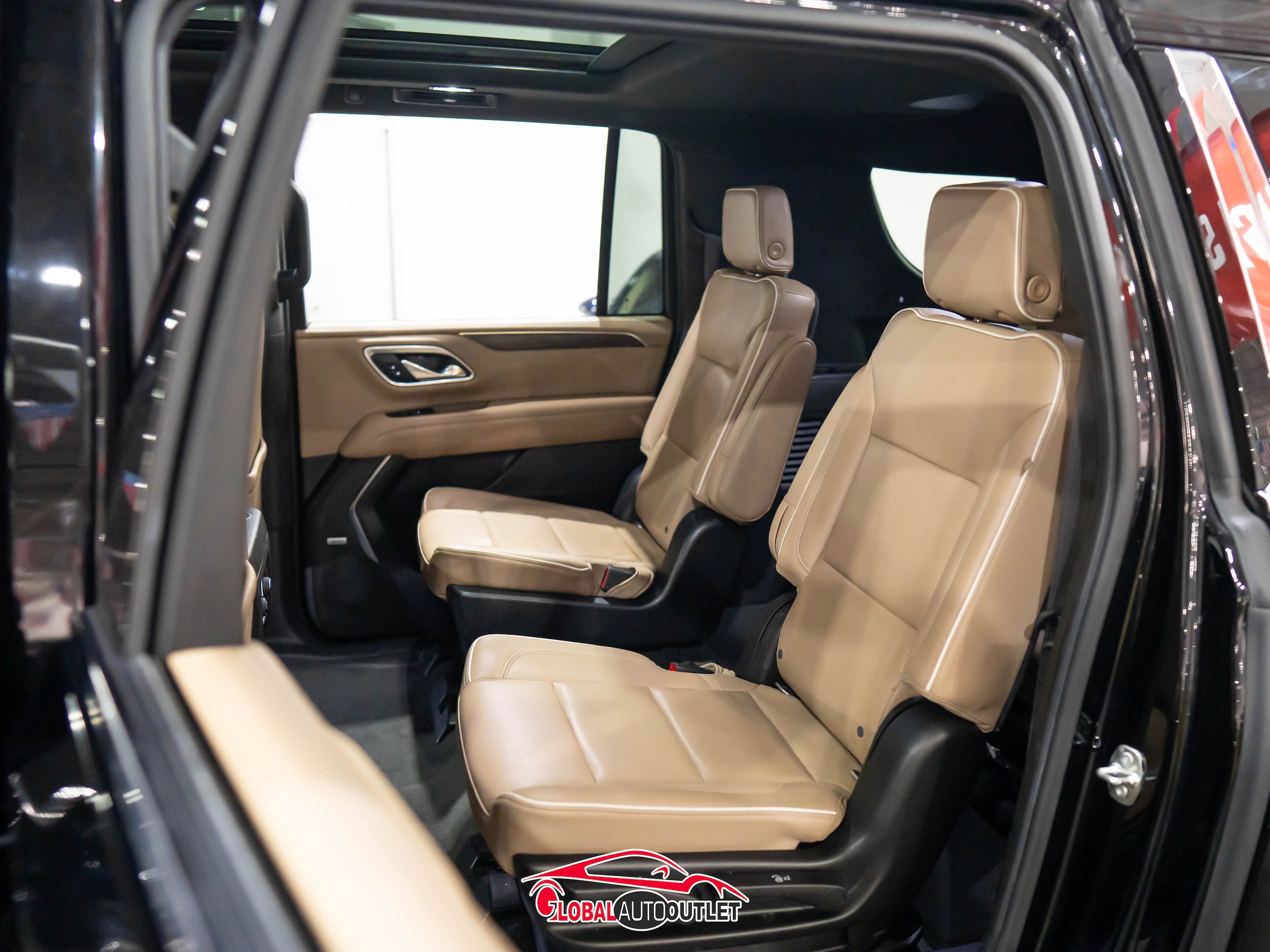 Used 2021 Chevrolet Suburban Premier w/ Premium Package AWD/4WD image 21