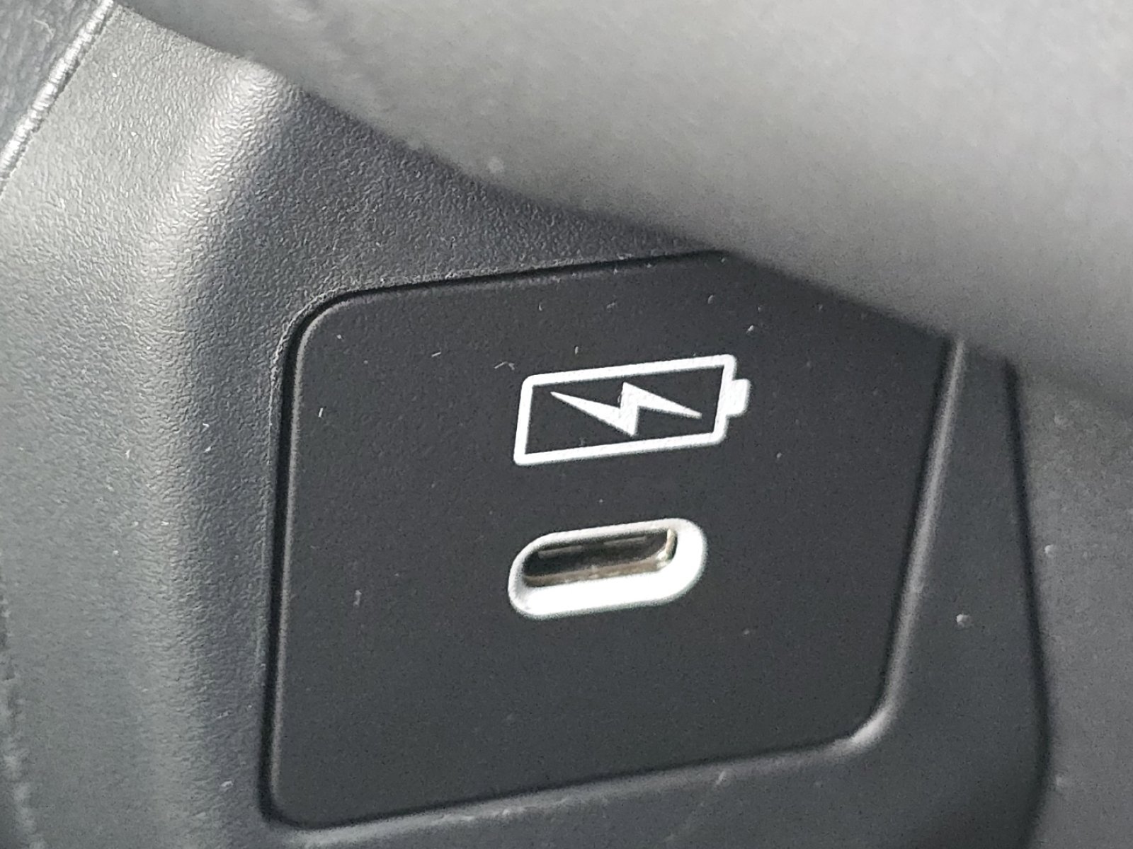 Used 2025 Honda HR-V LX image 8