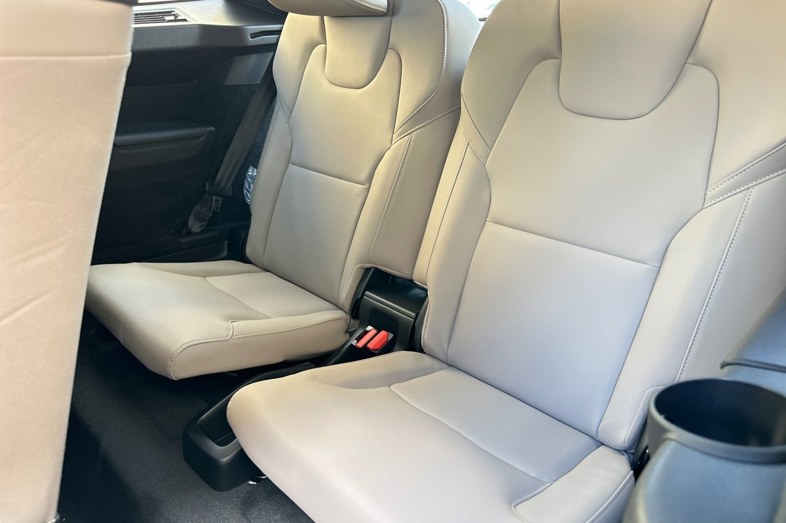 New 2026 Volvo XC90 B6 Plus w/ Protection Package Premier image 16