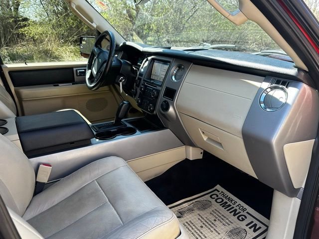 Used 2017 Ford Expedition XLT w/ Equipment Group 202A AWD/4WD image 18