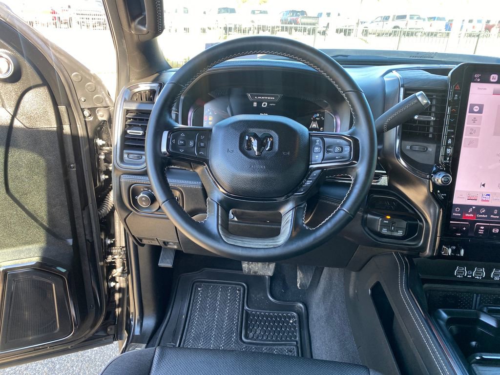 Used 2025 RAM 3500 Limited AWD/4WD image 15