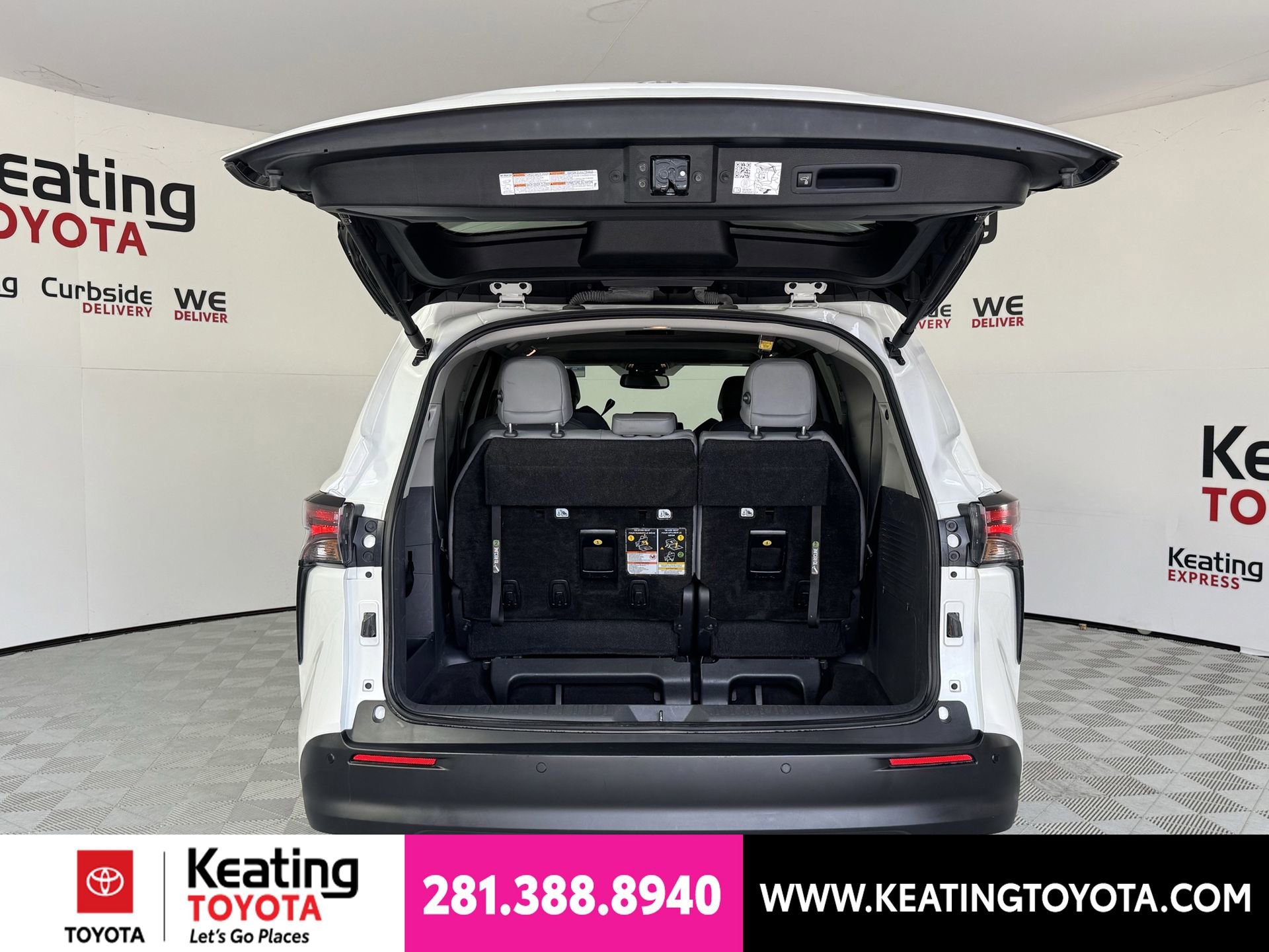 Certified 2024 Toyota Sienna XLE FWD image 19