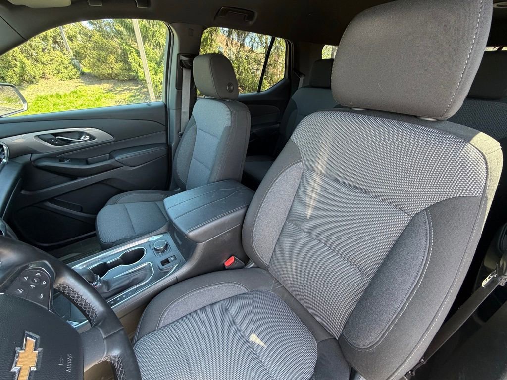 Used 2023 Chevrolet Traverse LT image 7
