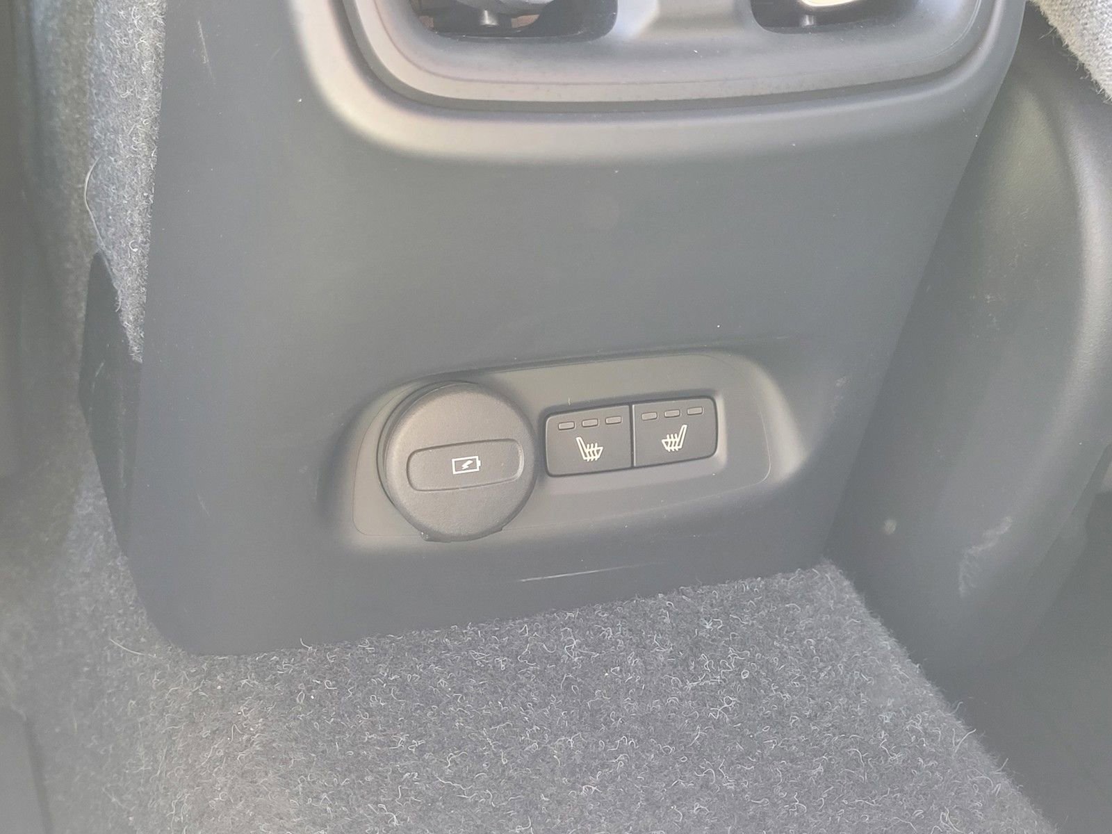 Certified 2023 Volvo XC40 Recharge Ultimate w/ Protection Package Premier image 11