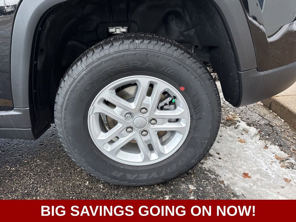 New 2025 Jeep Grand Cherokee Laredo AWD/4WD image 16
