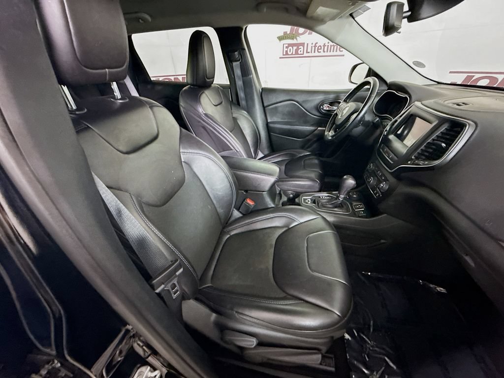 Used 2021 Jeep Cherokee Latitude Plus AWD/4WD image 30