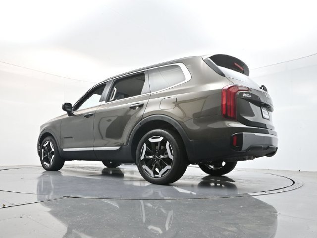 Used 2023 Kia Telluride S FWD image 47