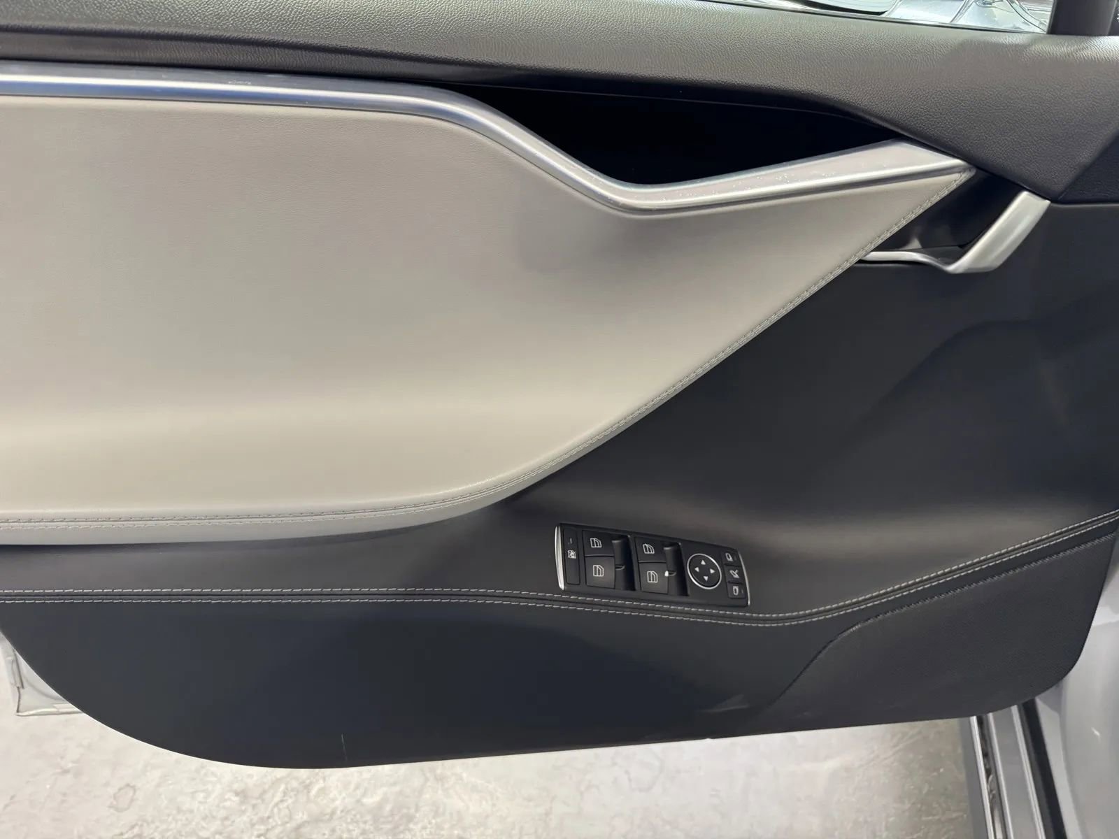 Used 2014 Tesla Model S 85 image 13