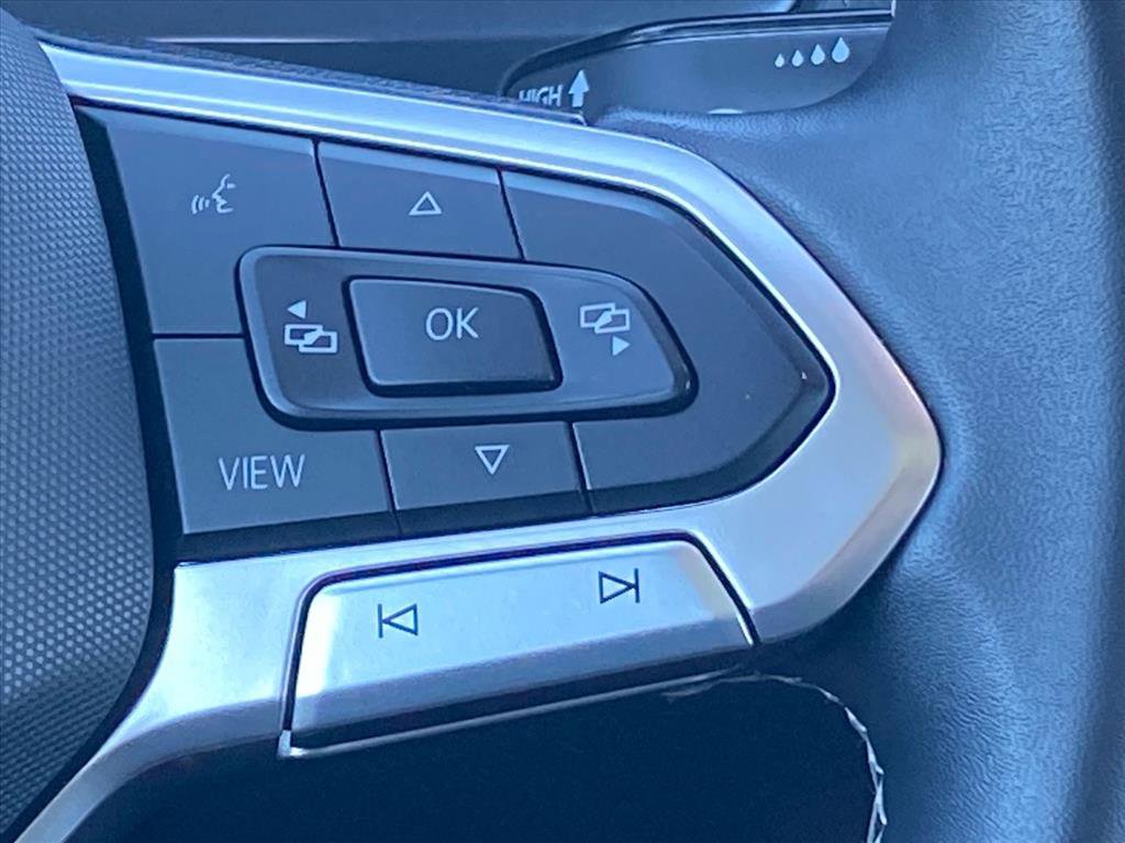 Used 2022 Volkswagen Tiguan SE w/ Panoramic Sunroof Package image 8