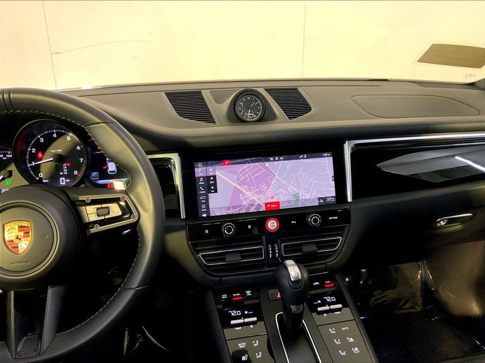 Certified 2023 Porsche Macan image 16