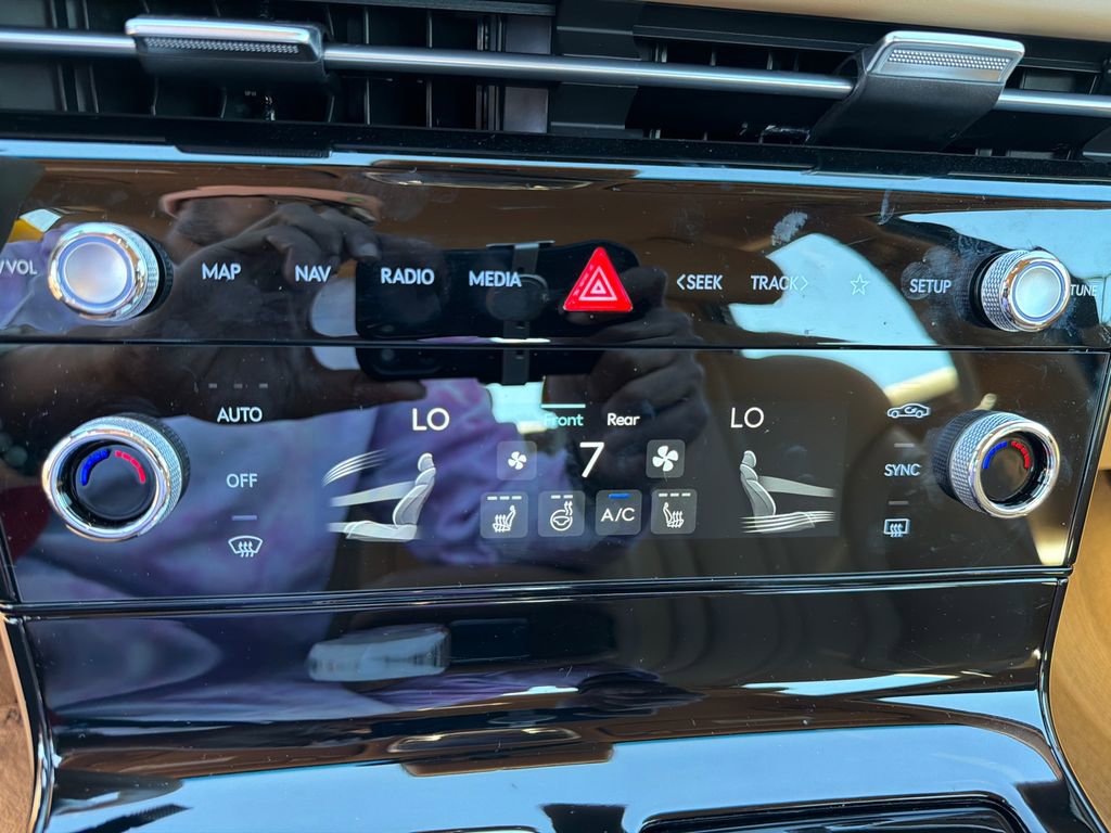 Used 2025 Genesis G80 2.5T image 29