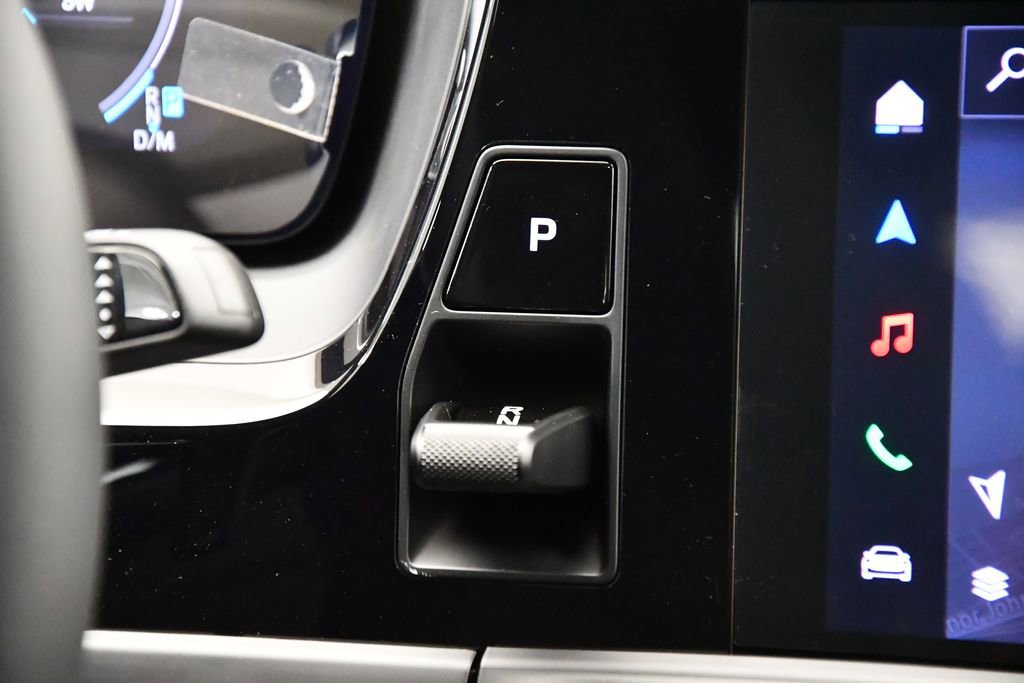 Used 2025 Porsche Panamera image 26