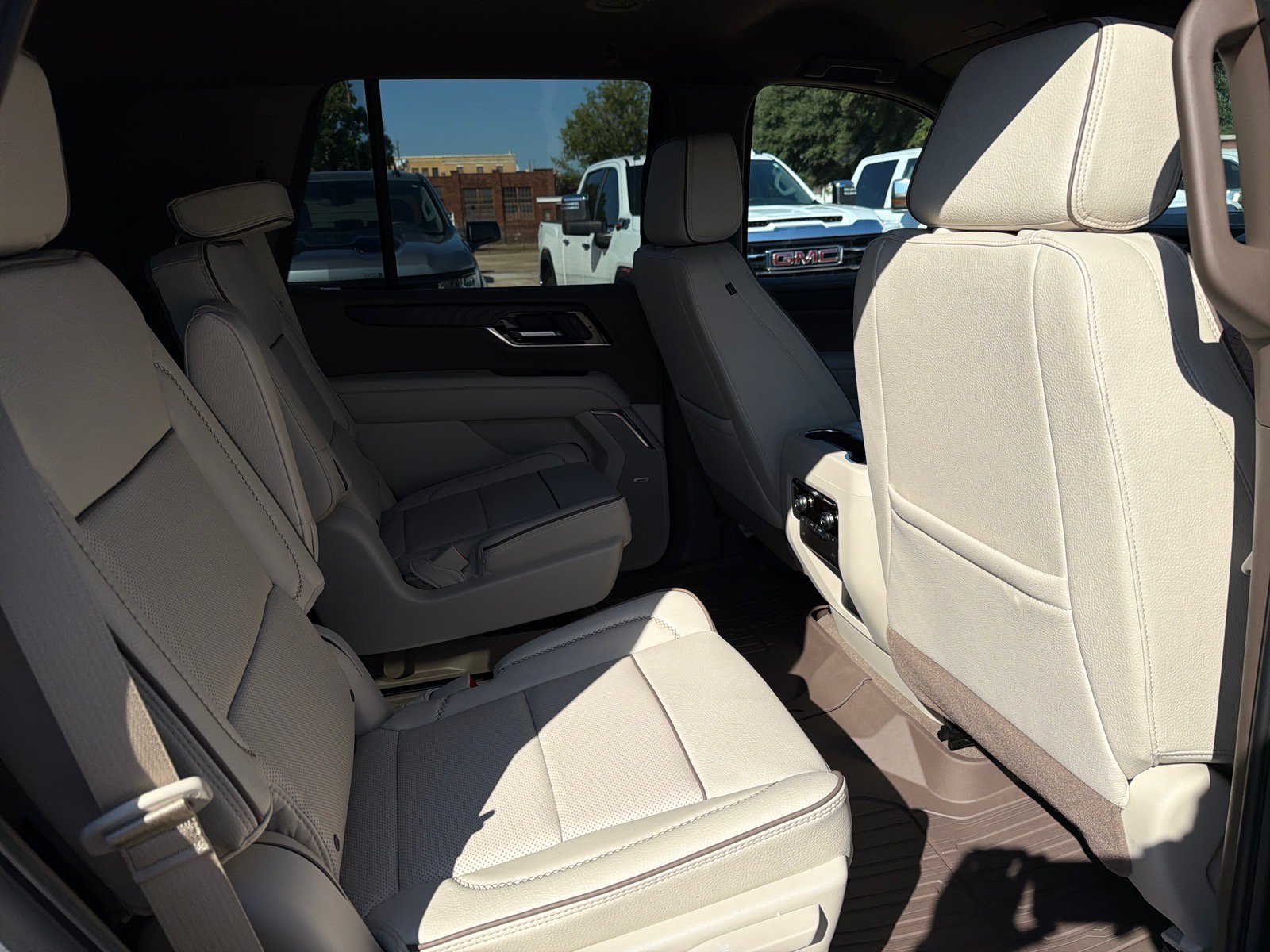 New 2026 GMC Yukon Denali w/ LPO, Floor Liner Package RWD image 12