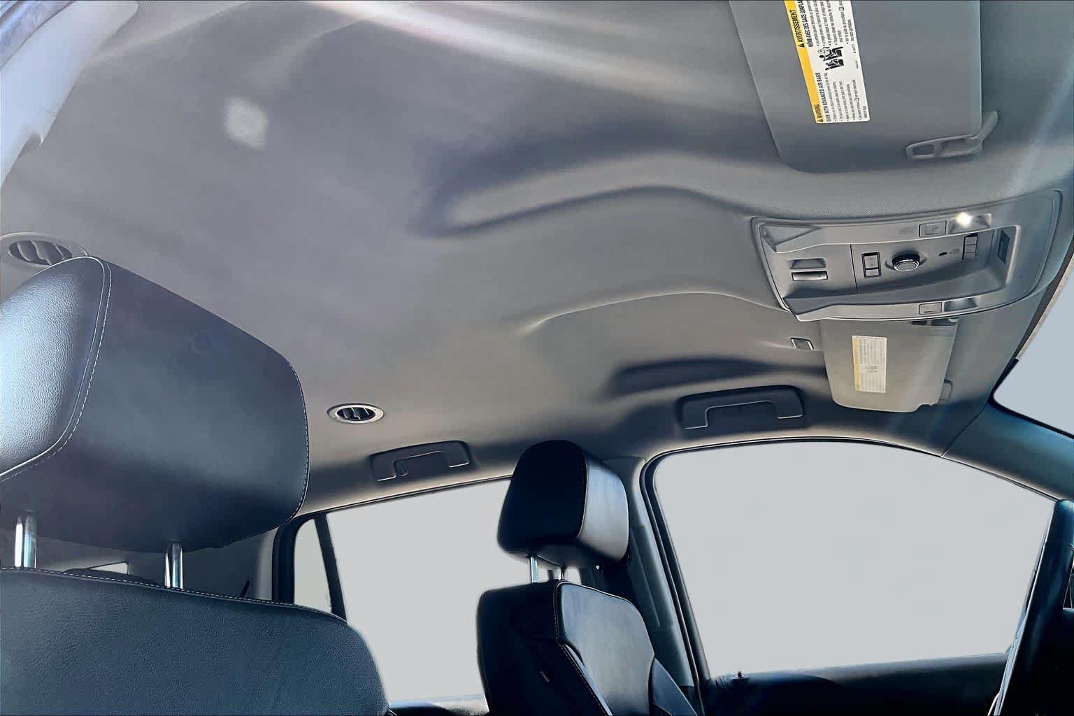 Used 2018 Chevrolet Tahoe Premier RWD image 14