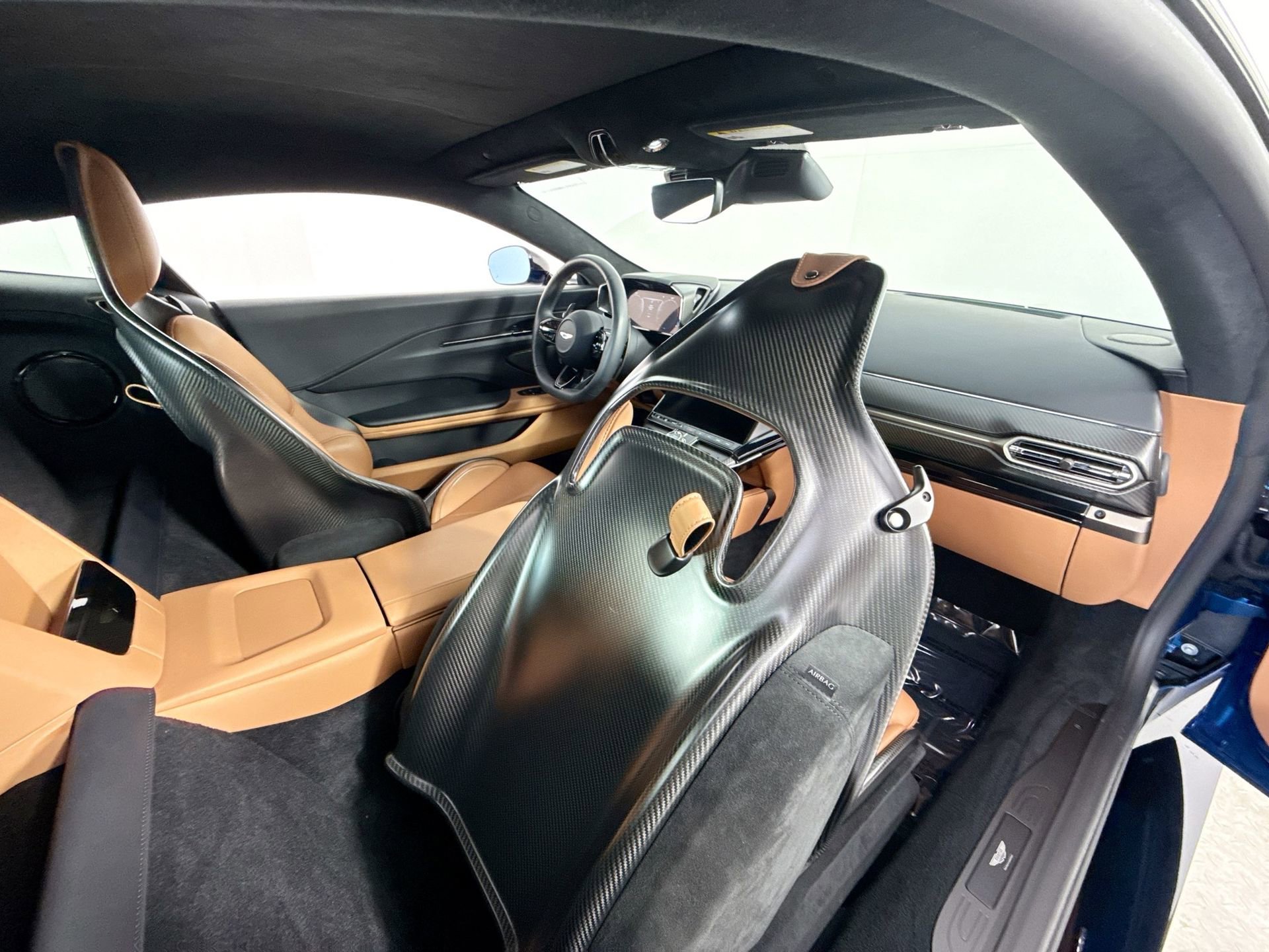 Used 2025 Aston Martin V8 Vantage Coupe image 22