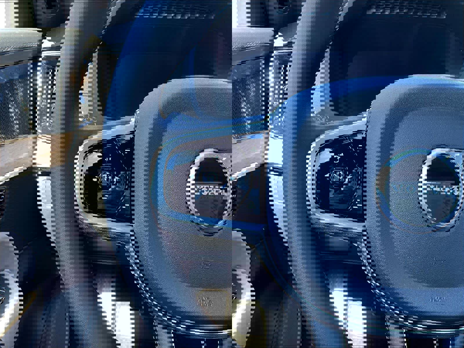 New 2026 Volvo XC90 B5 Plus w/ Protection Package Premier image 17