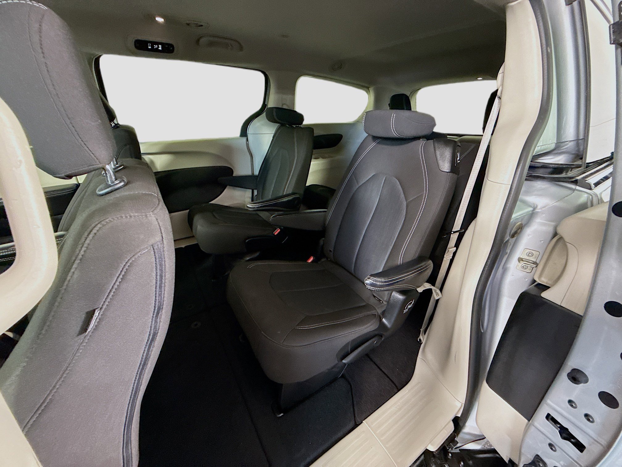 Used 2023 Chrysler Voyager LX FWD image 25