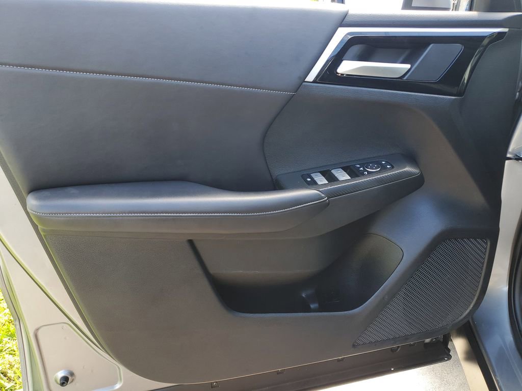 Used 2024 Mitsubishi Outlander AWD image 18