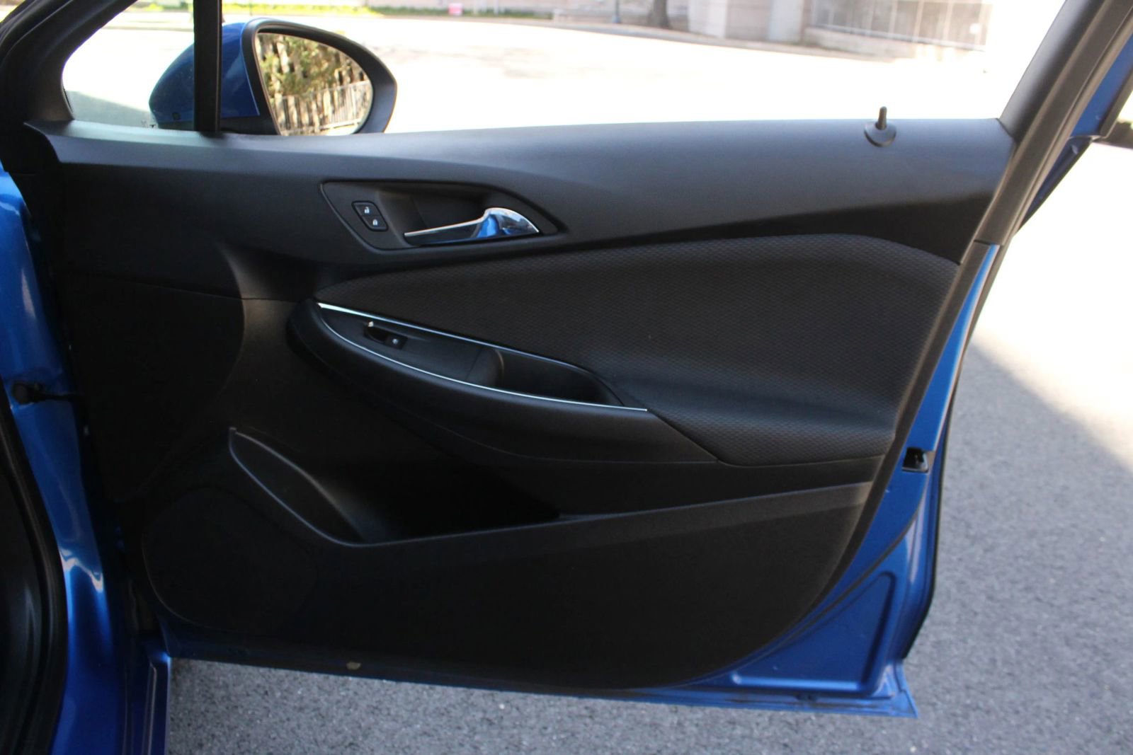 Used 2018 Chevrolet Cruze LT w/ Convenience Package FWD image 25