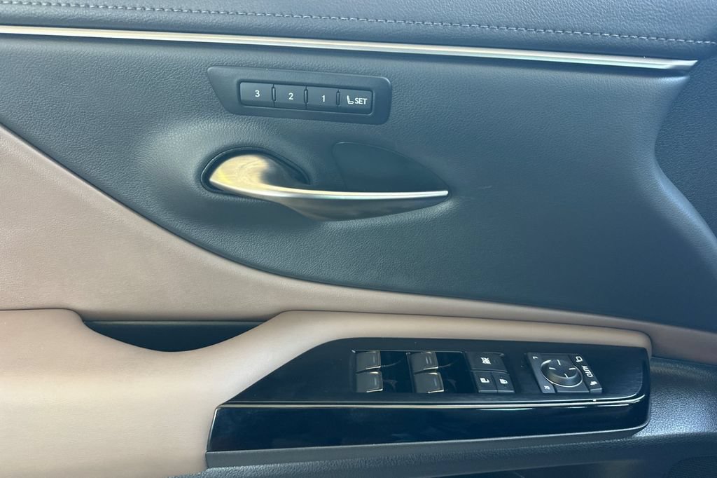 Certified 2025 Lexus ES 300h w/ Premium Package FWD image 12