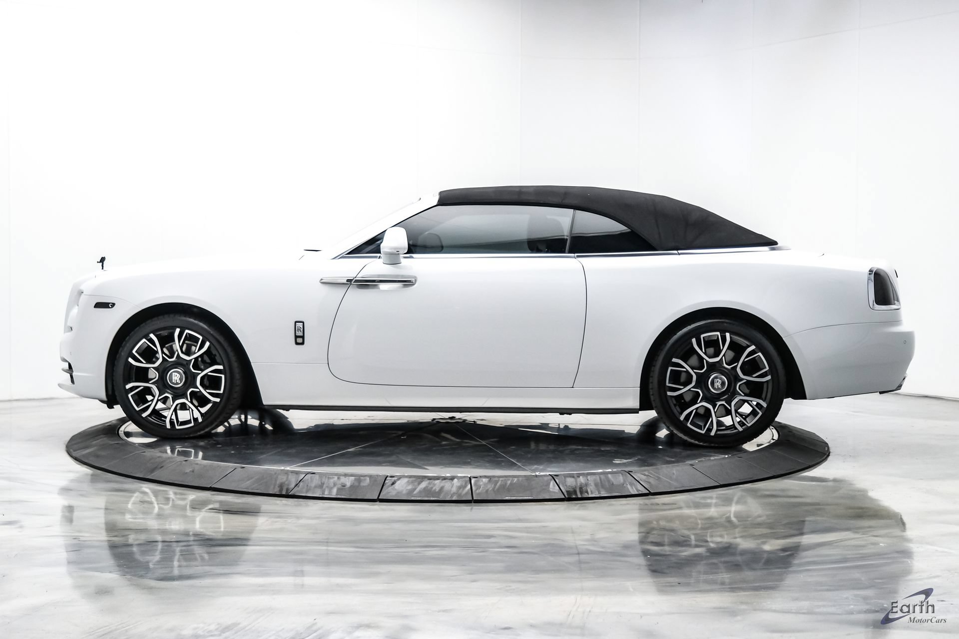Used 2017 Rolls-Royce Dawn RWD image 10
