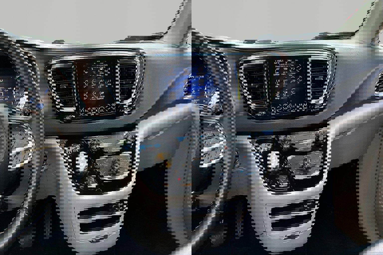 Used 2018 Chrysler Pacifica Touring-L image 9