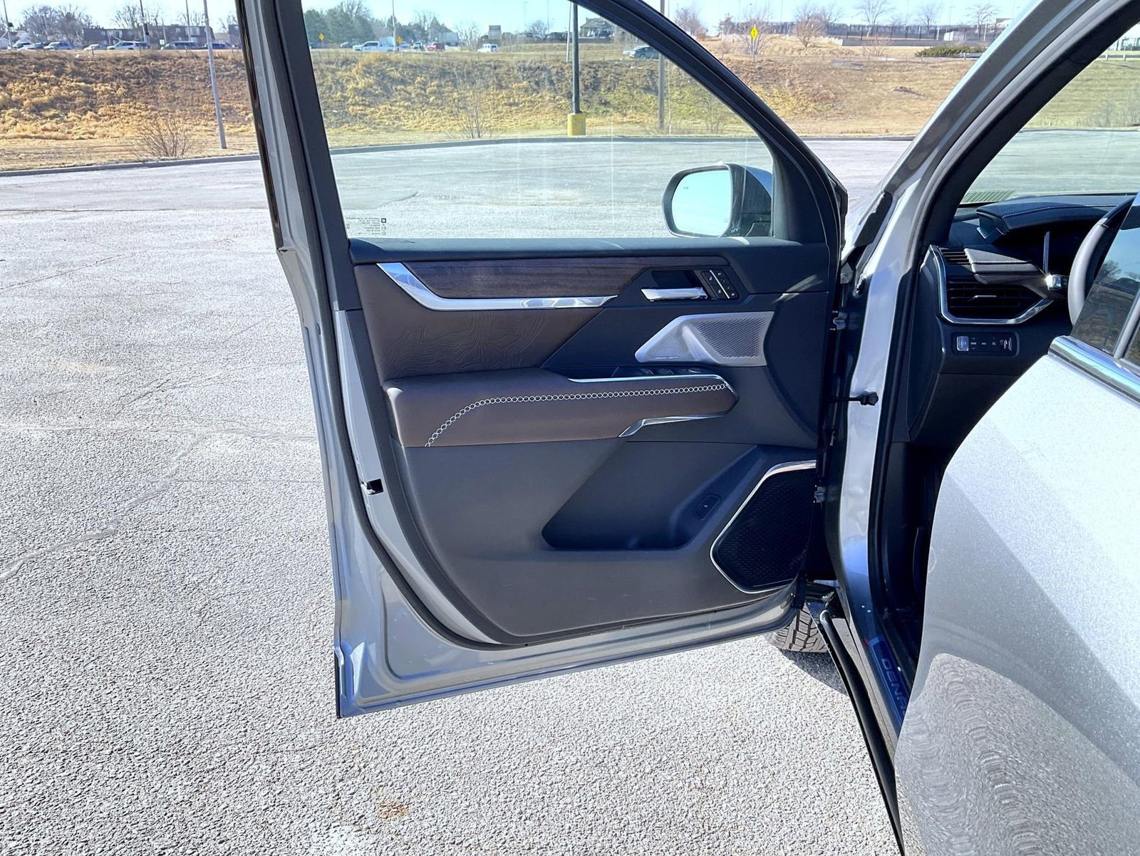 New 2026 GMC Acadia Denali Ultimate w/ LPO, Floor Liner Package image 9